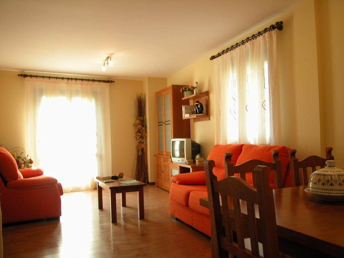 Apartamentos Estop Sahun Ruang foto